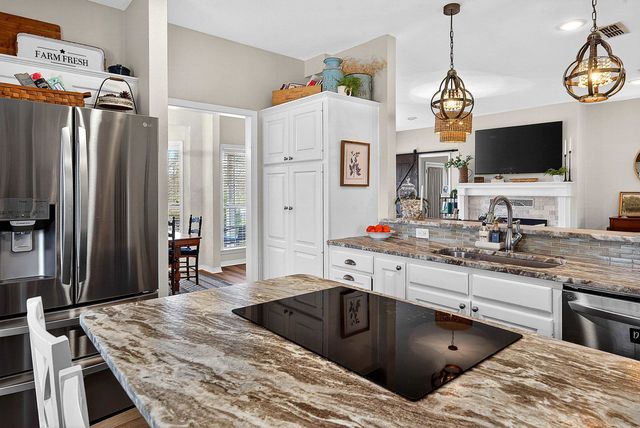 355 Honeysuckle Ln., Longview, TX 75605