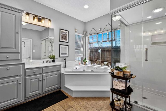 355 Honeysuckle Ln., Longview, TX 75605