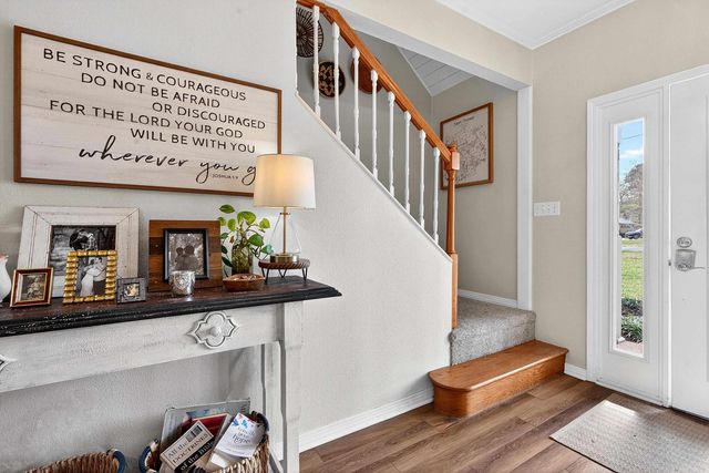 355 Honeysuckle Ln., Longview, TX 75605