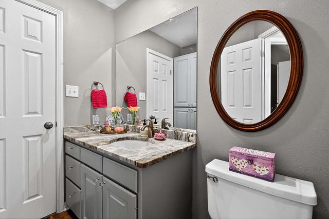 355 Honeysuckle Ln., Longview, TX 75605