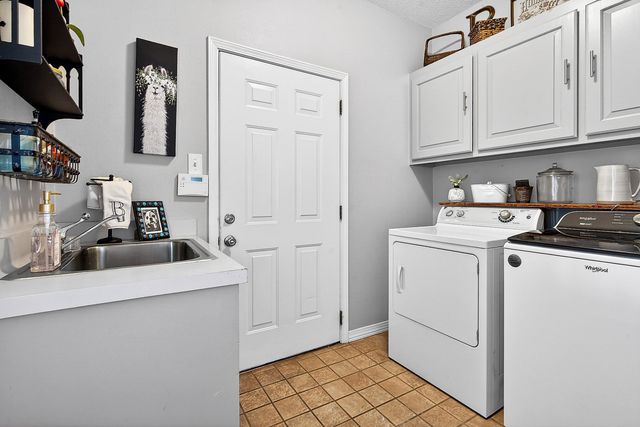 355 Honeysuckle Ln., Longview, TX 75605