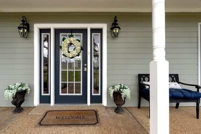 355 Honeysuckle Ln., Longview, TX 75605