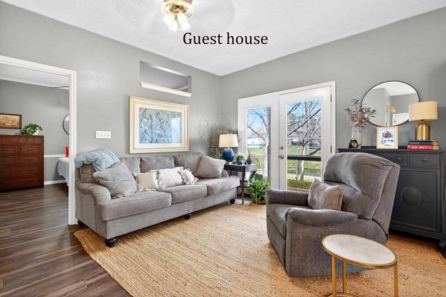 355 Honeysuckle Ln., Longview, TX 75605