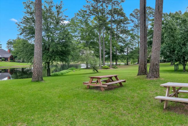 355 Honeysuckle Ln., Longview, TX 75605