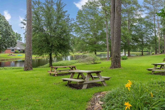 355 Honeysuckle Ln., Longview, TX 75605