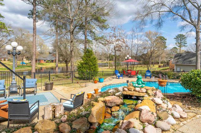 355 Honeysuckle Ln., Longview, TX 75605