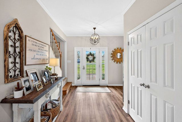 355 Honeysuckle Ln., Longview, TX 75605