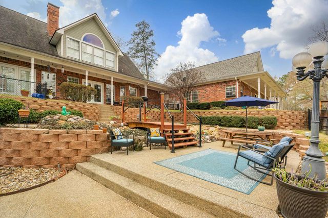 355 Honeysuckle Ln., Longview, TX 75605