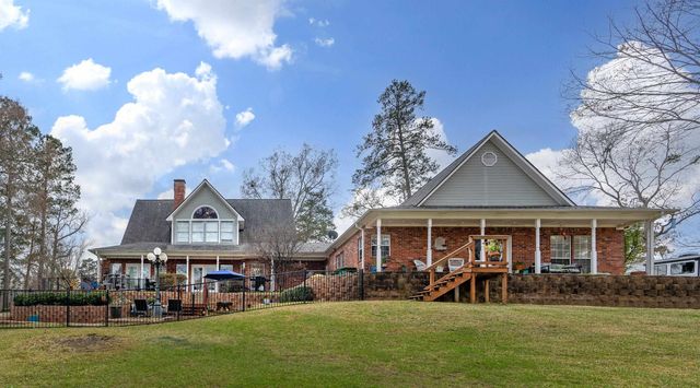 355 Honeysuckle Ln., Longview, TX 75605