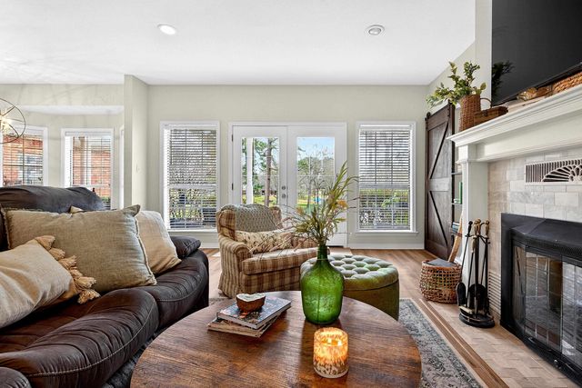 355 Honeysuckle Ln., Longview, TX 75605