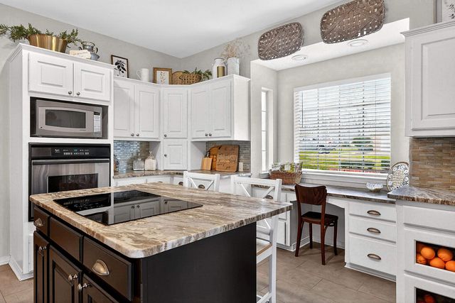 355 Honeysuckle Ln., Longview, TX 75605