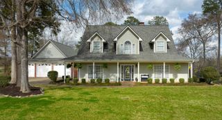 355 Honeysuckle Ln., Longview, TX 75605