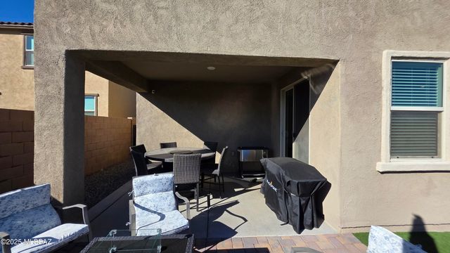 737 W Calle El Teclado, Sahuarita, AZ 85629