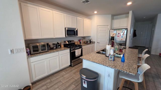 737 W Calle El Teclado, Sahuarita, AZ 85629