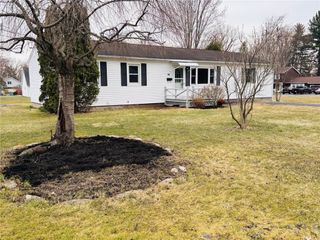 98 Norris Drive, Waterloo, NY 13165