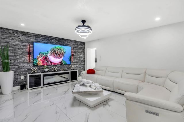 4920 NW 196th Ter, Miami Gardens, FL 33055