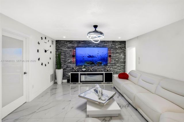 4920 NW 196th Ter, Miami Gardens, FL 33055