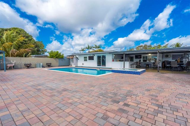 4920 NW 196th Ter, Miami Gardens, FL 33055