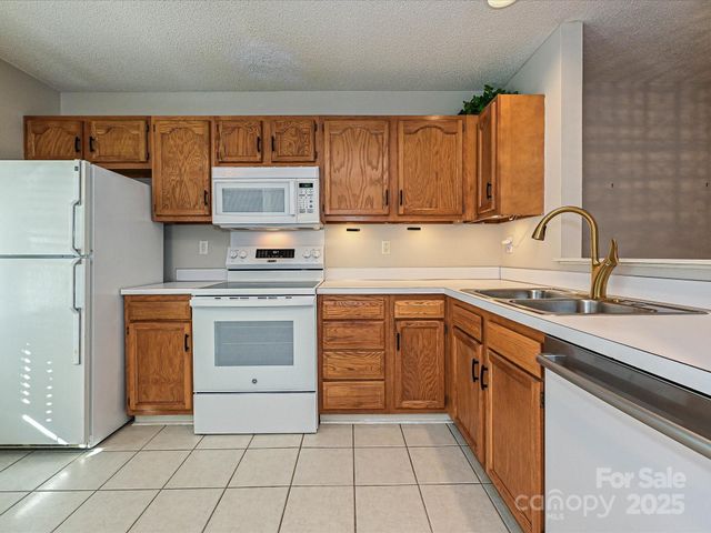 9305 Four Mile Creek Road, Charlotte, NC 28277