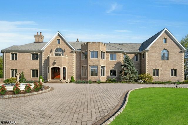 24 Club Way, Cedar Grove Twp., NJ 07009