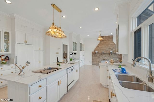 24 Club Way, Cedar Grove Twp., NJ 07009