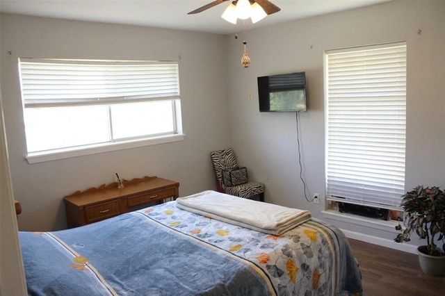 206 Riverside Street, Highlands, TX 77562