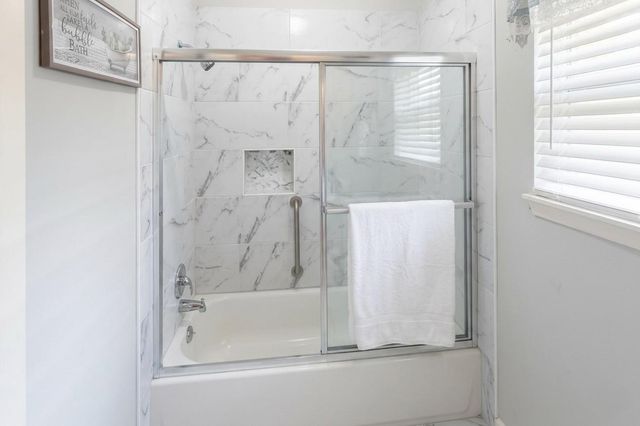 206 Riverside Street, Highlands, TX 77562