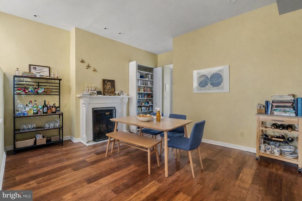 Image 7 of property listing at 1215 JOHN ST, Baltimore, MD 21217