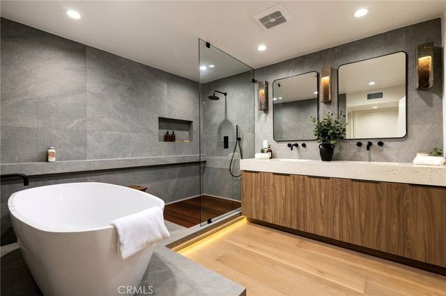 6334 Bryn Mawr, Los Angeles, CA 90068
