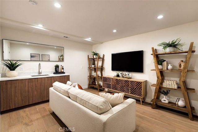 6334 Bryn Mawr, Los Angeles, CA 90068