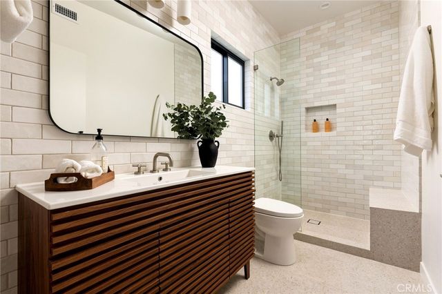 6334 Bryn Mawr, Los Angeles, CA 90068