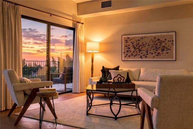 6334 Bryn Mawr, Los Angeles, CA 90068