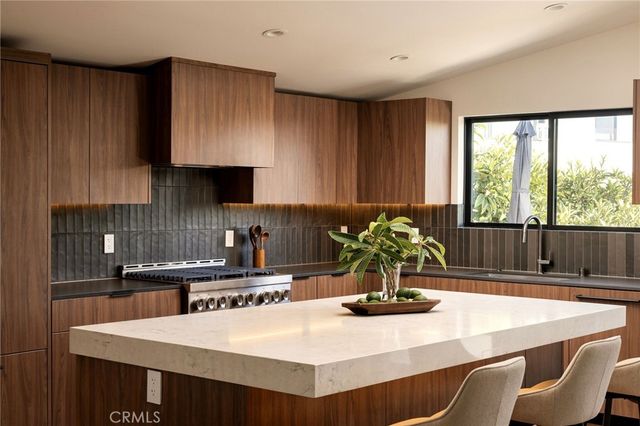 6334 Bryn Mawr, Los Angeles, CA 90068