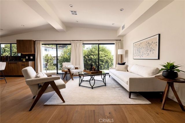 6334 Bryn Mawr, Los Angeles, CA 90068