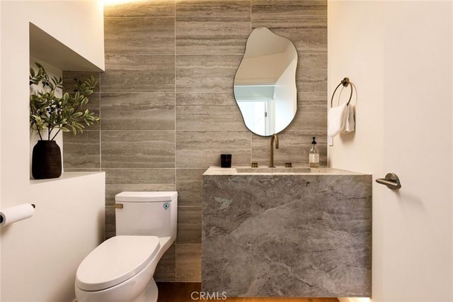 6334 Bryn Mawr, Los Angeles, CA 90068