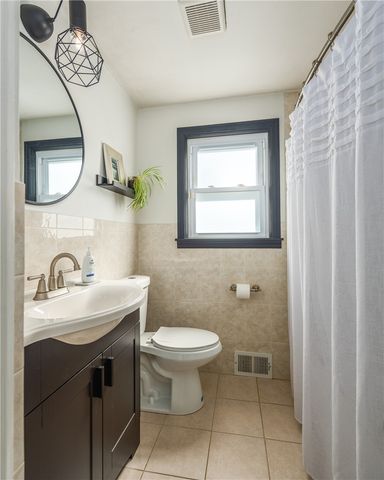 99 Dryden Boulevard, Warwick, RI 02888