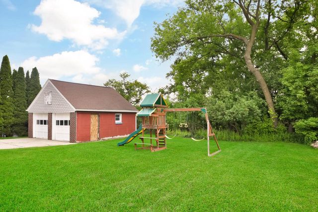 1713 Taylor LANE, West Bend, WI 53090