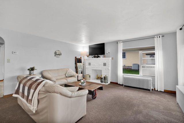 1713 Taylor LANE, West Bend, WI 53090