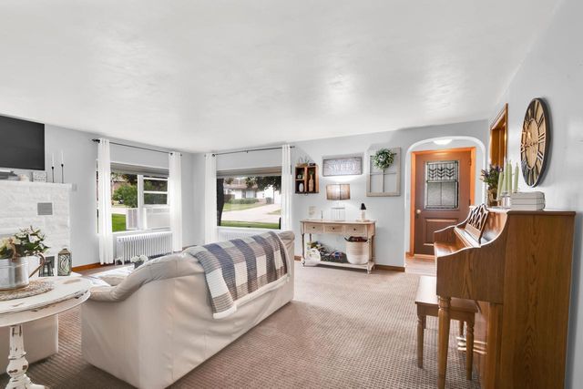 1713 Taylor LANE, West Bend, WI 53090