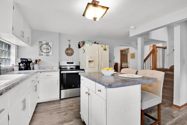 1713 Taylor LANE, West Bend, WI 53090