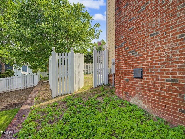 102 Winston Ridge Drive, Chapel Hill, NC 27516