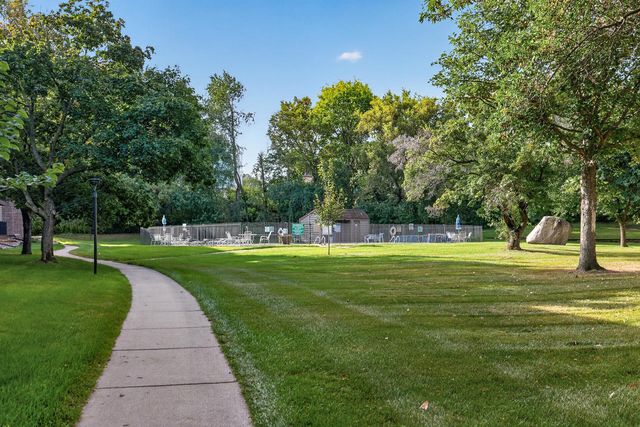 7301 W 101st Street 309, Bloomington, MN 55438
