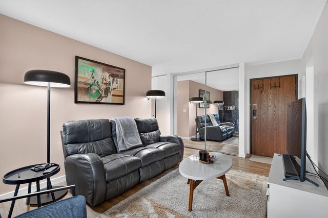 7301 W 101st Street 309, Bloomington, MN 55438