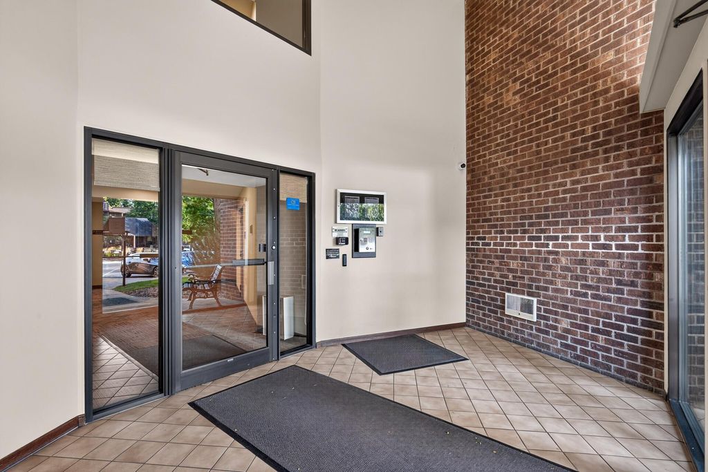 7301 W 101st Street 309, Bloomington, MN 55438 — photo 2