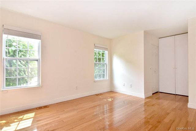 352 Carroll Close, Tarrytown, NY 10591