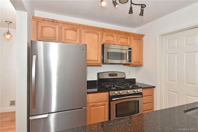 352 Carroll Close, Tarrytown, NY 10591