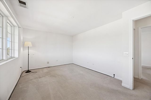 714 W 63rd Street 303, Westmont, IL 60559