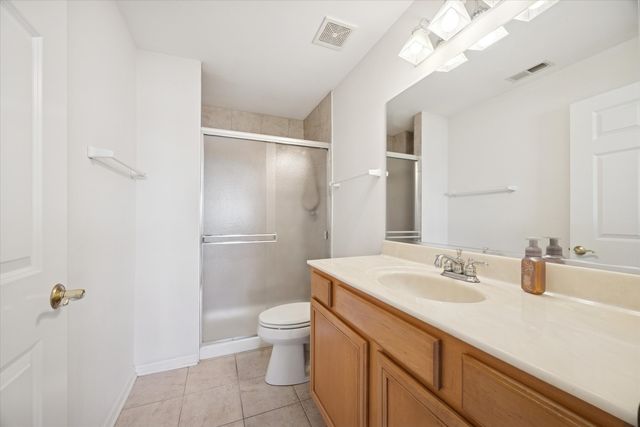 714 W 63rd Street 303, Westmont, IL 60559