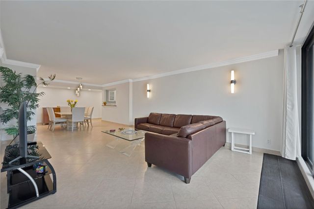 1980 S Ocean Drive 15L, Hallandale Beach, FL 33009