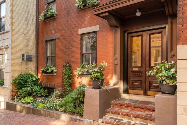 16 Hancock St 5F, Boston, MA 02114